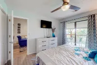 3rd-floor valley-view condo with 2 outdoor pools, balcony, BBQ area, W/D, AC