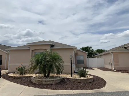 Charming Retreat with Gas Golf Cart and BBQ Grill - Beautiful Oasis