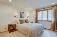 Private Hot Tub and Sharc Passes Included - Gorgeous Rustic Escape