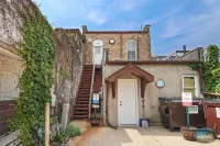Seaside Haven - Themed Loft, Parking, 1 Block to Beach