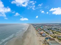 Ground Floor Suite with Modern Amenities - Charming Coastal Haven Hotels in Garden City