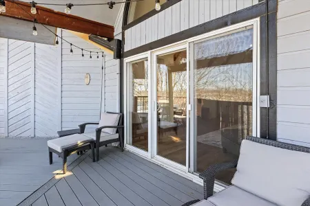 Spacious Balcony and Fire Pits - Stunning Lodge Retreat