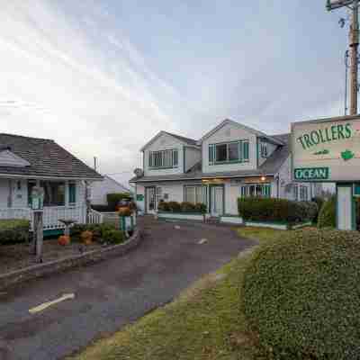 Cozy Suite with Kitchenette and Cable TV - Tranquil Haven Hotel Exterior