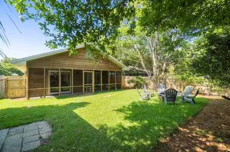 Charming Cottage with Fire Pit and Screened Porch - Cozy Beach Retreat