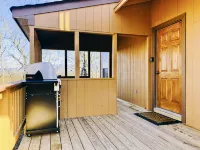 Cozy Cabin with Modern Design and River Access - Charming Retreat