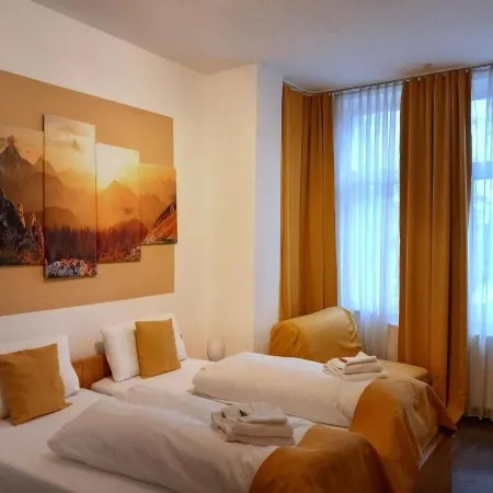 Hotel Karolinger - Self Check-IN Отели рядом с достопримечательностью «Фрайцайтпарк Уленбергштарссе»