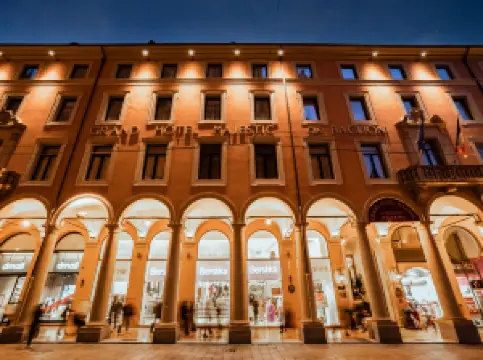 โรงแรมแกรนด์ มาเจสติก จา บาลโยนี