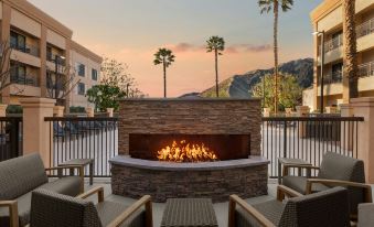 Courtyard Santa Clarita Valencia