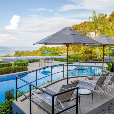 Si Como No Resort & Wildlife Refuge
