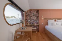 La Peniche - Bed and Bicycle - Tournon Hôtels à : Chanos-Curson