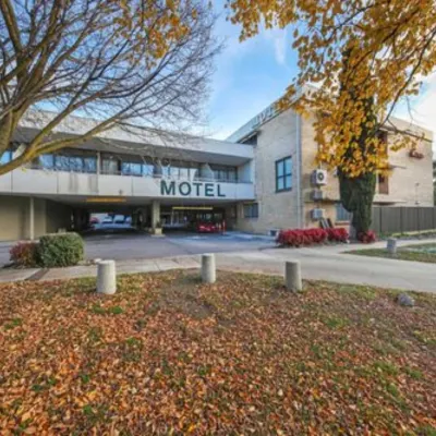 Belconnen Way Hotel & Serviced Apartments Hotels near University of Canberra, Building 14