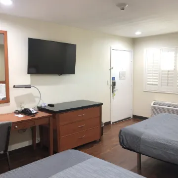 Simply Home Inn & Suites - Riverside