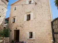 Townhouse Lucia Hotele w: Trogir