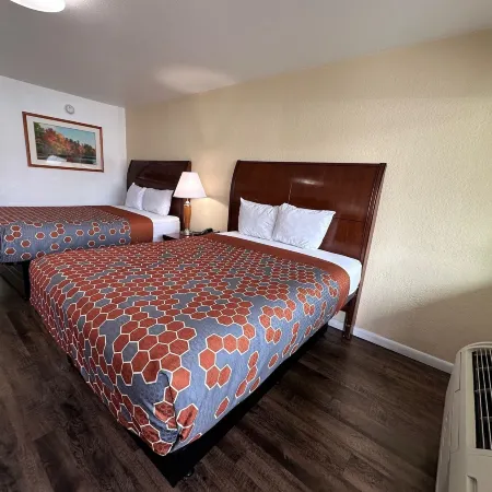 Desert Sands Inn & Suites