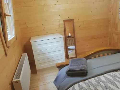 Log Cabin on the Lake - Sleeps 4 & Jacuzzi - 3-Star