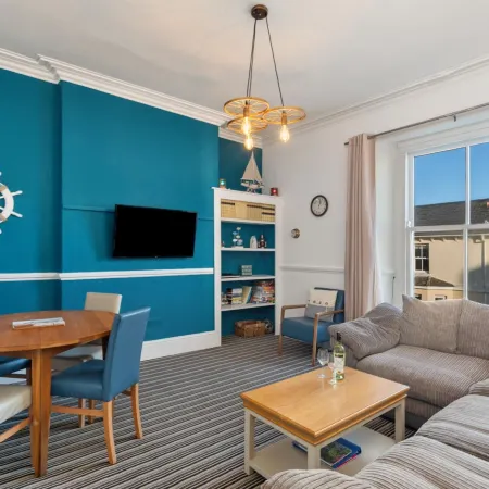 Top Sail - Beautiful Apartment, Minutes Walk to Beach and Town Centre