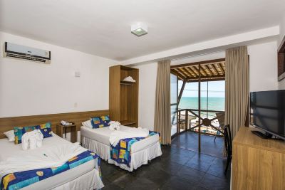 デラックス ダブルまたはツインルーム ダブルベッド 1 台またはシングルベッド 2 台 ビーチビュー ホテル ブルマの写真