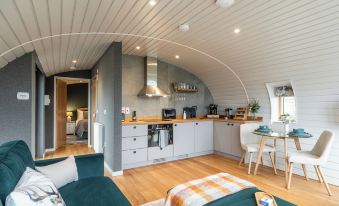 Unique 1 Bedroom Eco-Retreat in Old Chalford!