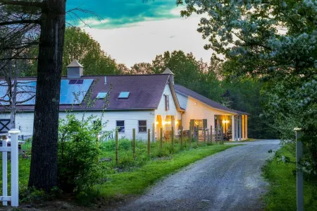 Modern Farm Home 2hr NYC BOS Peaceful Wifi