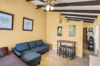 A Getaway from Your Getaway 1 Bedroom Condo by RedAwning Hotels in Northwest