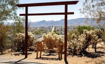 Cozy 2-bedroom Retreat in Joshua Tree
