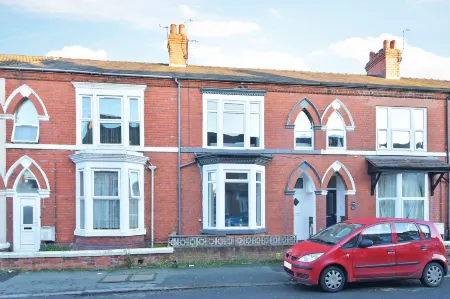 Townhouse @ 272 Walthall Street Crewe