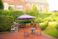 Villa Thérèsa B&B Отели рядом с достопримечательностью «Collegiale Saint-Vincent de Soignies»