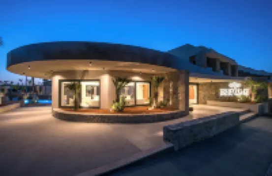 Noble Hotel Suites - Adults Only