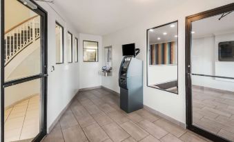 Studio 6 Laredo, TX - North I 35