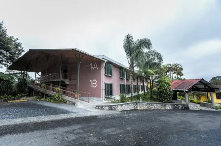 Park Hotel Отели в г. Кобан