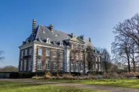 Kasteel Pietersheim Maastricht - Lanaken فنادق في Zutendaal