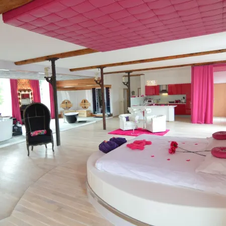 Lush Apartment with Sauna, Hot Tub, Mountain Views in Ensival