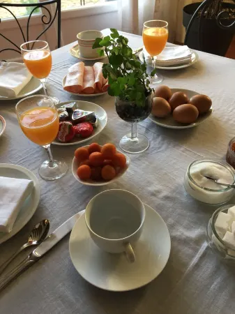 La Mandarine Отели рядом с достопримечательностью «Balouvière Aqueduct»