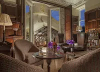 Crossbasket Castle Hotels in Hamilton