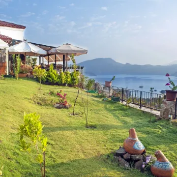Swan Lake Hotel - Adult Only