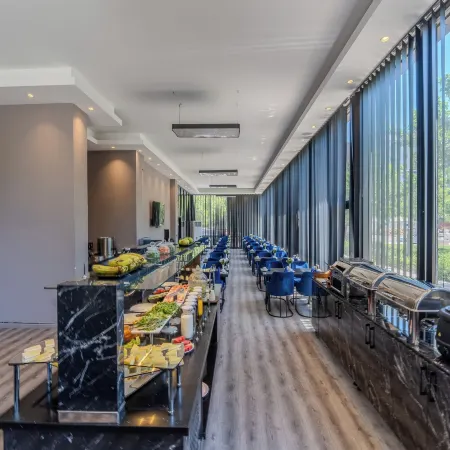 Marlen Hotel Bayraklı Отели рядом с достопримечательностью «Гавань»