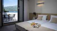 Aminess Younique Liburna Hotel فنادق في كوركولا