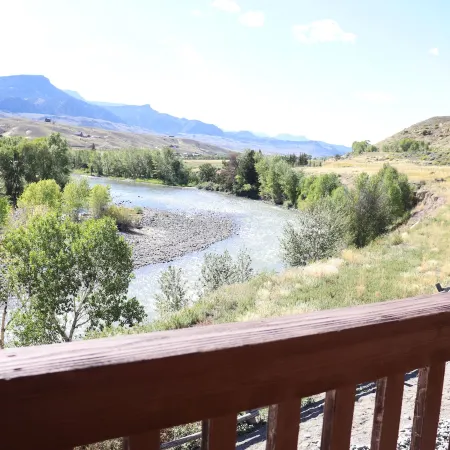 Yellowstone Valley Inn