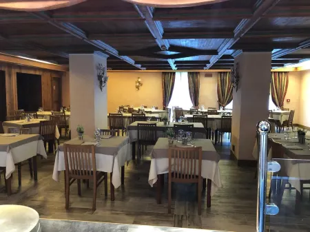 Hotel de Champoluc Отели в г. Шамполюк