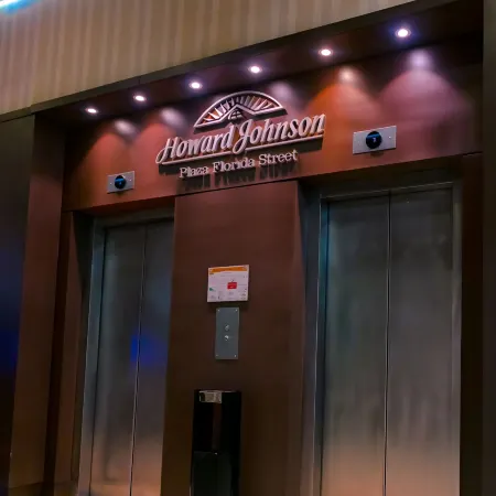 Howard Johnson Plaza by Wyndham Buenos Aires Florida Street Отели рядом с достопримечательностью «Здание Кавана»