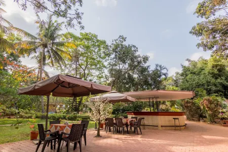 Granpa's Inn Hotel Bougainvillea