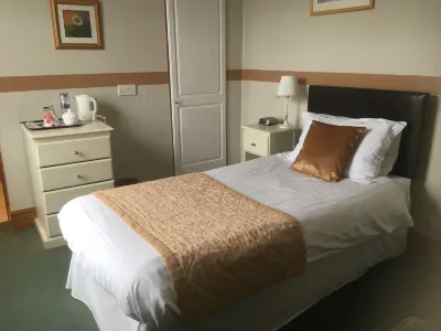 Grove House Guest House Hotels in Hollinswood and Randlay