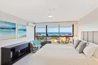 De Ville Apartments Hotel dekat Main Beach