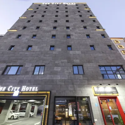 The City Hotel Hotels near Simgoksa Temple