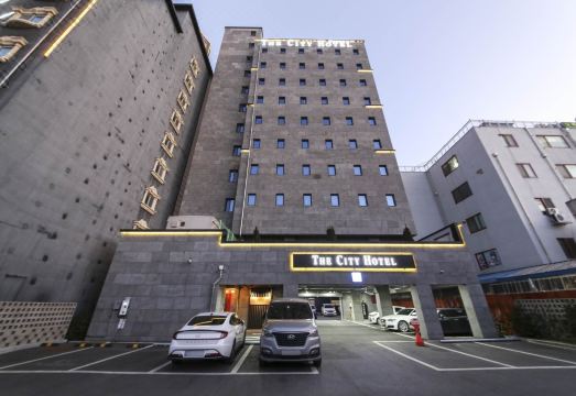 더 시티 호텔