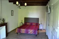 Le Vieux Noyer Hotels in Jonzac
