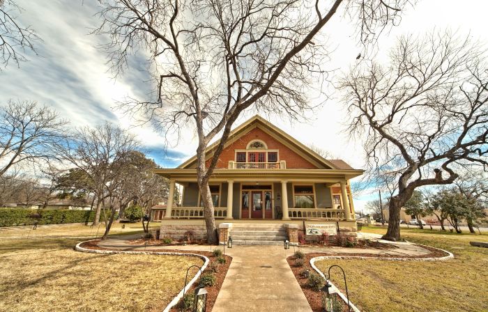 Iron Horse Inn
