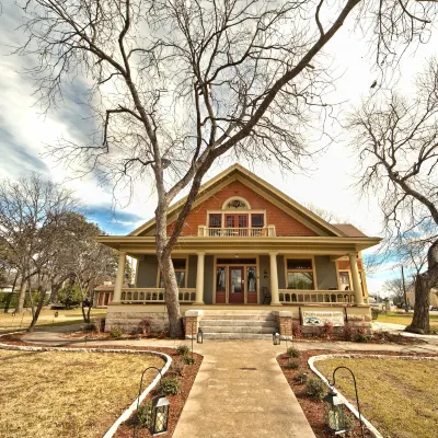 Iron Horse Inn Hotels near Shanley Park Sculpture Garden