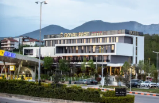รอยัล อีสท์ รีสอร์ท โรงแรมใน