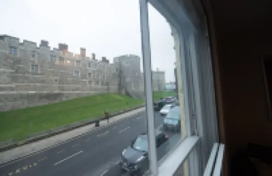 Central Windsor Apartment Facing the Castle